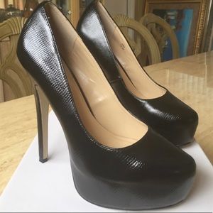 Shoedazzle pumps